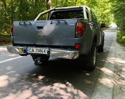 Серый Мицубиси Л 200, объемом двигателя 2.5 л и пробегом 270 тыс. км за 11800 $, фото 8 на Automoto.ua