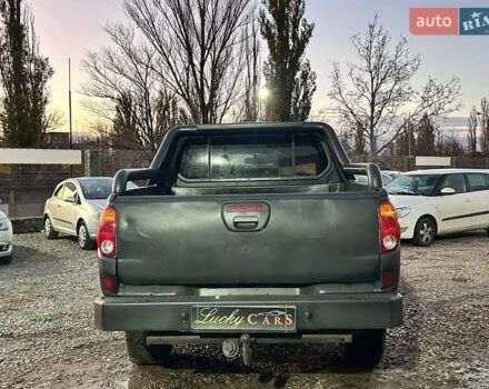 Сірий Міцубісі Л 200, об'ємом двигуна 2.48 л та пробігом 199 тис. км за 13500 $, фото 6 на Automoto.ua