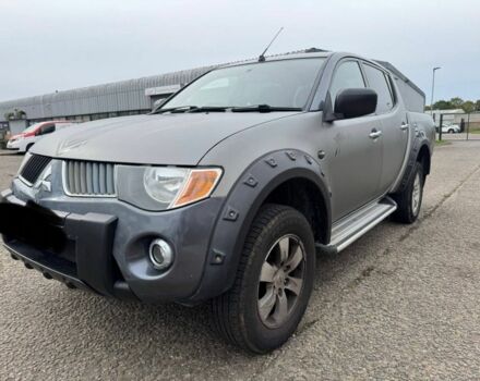 Серый Мицубиси Л 200, объемом двигателя 0 л и пробегом 140 тыс. км за 6500 $, фото 3 на Automoto.ua