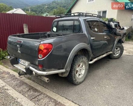 Серый Мицубиси Л 200, объемом двигателя 2.48 л и пробегом 250 тыс. км за 13500 $, фото 2 на Automoto.ua