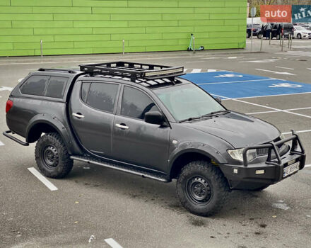 Серый Мицубиси Л 200, объемом двигателя 2.48 л и пробегом 185 тыс. км за 13500 $, фото 5 на Automoto.ua