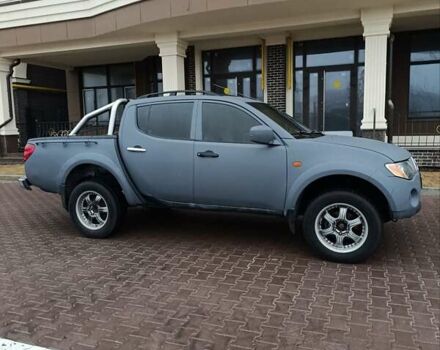 Сірий Міцубісі Л 200, об'ємом двигуна 2.48 л та пробігом 295 тис. км за 10999 $, фото 1 на Automoto.ua