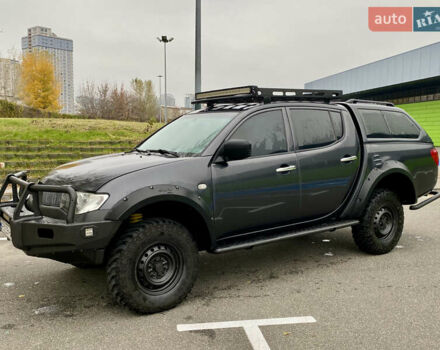 Серый Мицубиси Л 200, объемом двигателя 2.48 л и пробегом 185 тыс. км за 13500 $, фото 4 на Automoto.ua