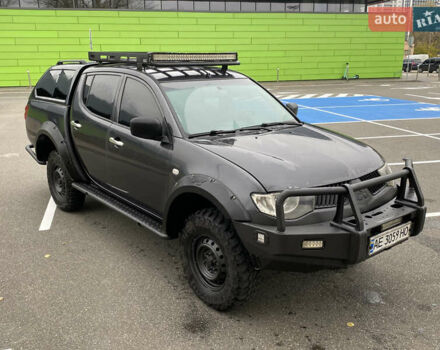 Серый Мицубиси Л 200, объемом двигателя 2.48 л и пробегом 185 тыс. км за 13500 $, фото 2 на Automoto.ua