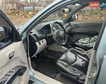 Серый Мицубиси Л 200, объемом двигателя 2.5 л и пробегом 292 тыс. км за 9500 $, фото 7 на Automoto.ua