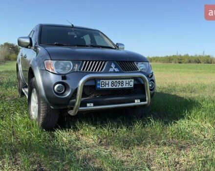 Серый Мицубиси Л 200, объемом двигателя 2.48 л и пробегом 234 тыс. км за 13000 $, фото 3 на Automoto.ua