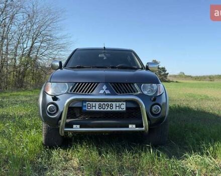 Серый Мицубиси Л 200, объемом двигателя 2.48 л и пробегом 234 тыс. км за 13000 $, фото 4 на Automoto.ua