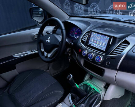 Серый Мицубиси Л 200, объемом двигателя 2.48 л и пробегом 260 тыс. км за 9900 $, фото 10 на Automoto.ua