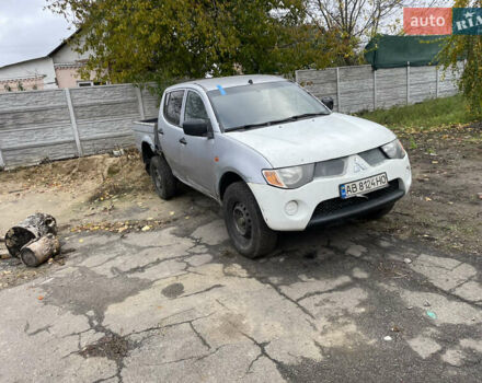 Сірий Міцубісі Л 200, об'ємом двигуна 2.48 л та пробігом 250 тис. км за 7500 $, фото 2 на Automoto.ua