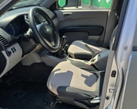 Серый Мицубиси Л 200, объемом двигателя 2 л и пробегом 244 тыс. км за 3600 $, фото 3 на Automoto.ua