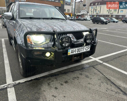 Серый Мицубиси Л 200, объемом двигателя 0 л и пробегом 250 тыс. км за 14999 $, фото 2 на Automoto.ua