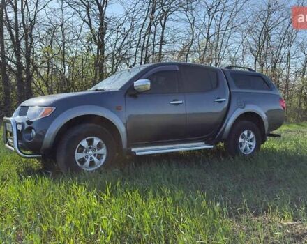 Серый Мицубиси Л 200, объемом двигателя 2.48 л и пробегом 234 тыс. км за 13000 $, фото 14 на Automoto.ua