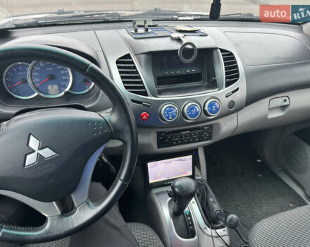 Серый Мицубиси Л 200, объемом двигателя 0 л и пробегом 250 тыс. км за 14999 $, фото 8 на Automoto.ua