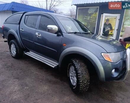 Серый Мицубиси Л 200, объемом двигателя 2.48 л и пробегом 270 тыс. км за 12500 $, фото 1 на Automoto.ua