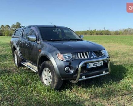 Серый Мицубиси Л 200, объемом двигателя 2.48 л и пробегом 234 тыс. км за 13000 $, фото 6 на Automoto.ua