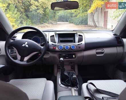 Сірий Міцубісі Л 200, об'ємом двигуна 2.48 л та пробігом 390 тис. км за 10900 $, фото 17 на Automoto.ua