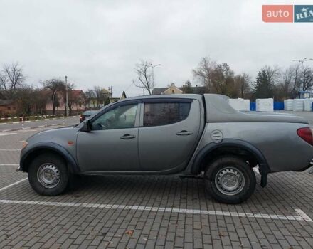 Серый Мицубиси Л 200, объемом двигателя 2.48 л и пробегом 397 тыс. км за 9000 $, фото 5 на Automoto.ua