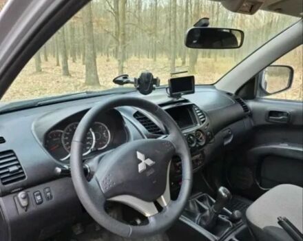 Сірий Міцубісі Л 200, об'ємом двигуна 2.5 л та пробігом 240 тис. км за 5918 $, фото 4 на Automoto.ua