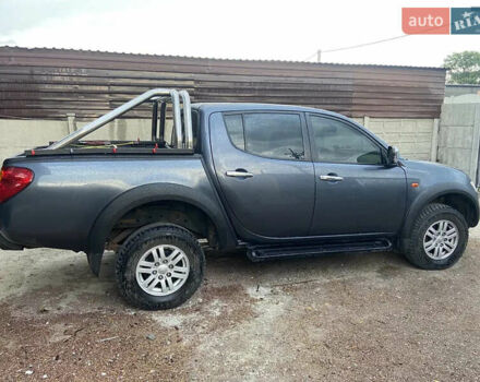 Серый Мицубиси Л 200, объемом двигателя 2.48 л и пробегом 252 тыс. км за 13700 $, фото 10 на Automoto.ua