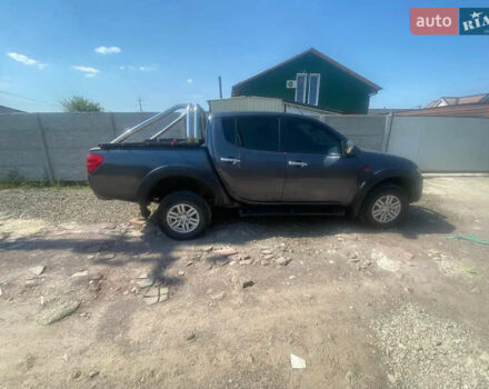 Серый Мицубиси Л 200, объемом двигателя 2.48 л и пробегом 252 тыс. км за 13700 $, фото 2 на Automoto.ua