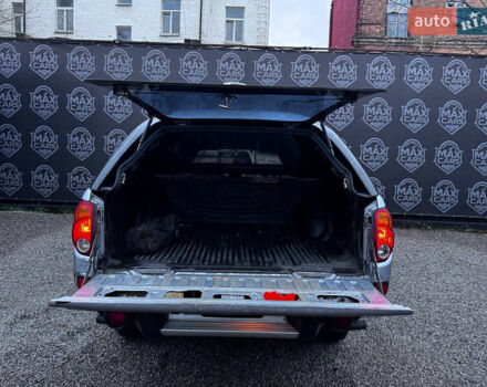 Серый Мицубиси Л 200, объемом двигателя 2.48 л и пробегом 260 тыс. км за 9900 $, фото 5 на Automoto.ua