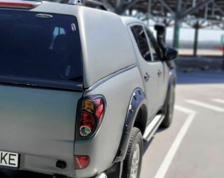 Серый Мицубиси Л 200, объемом двигателя 2 л и пробегом 244 тыс. км за 3600 $, фото 2 на Automoto.ua