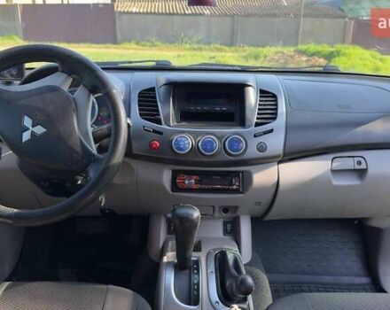 Серый Мицубиси Л 200, объемом двигателя 2.48 л и пробегом 234 тыс. км за 13000 $, фото 32 на Automoto.ua