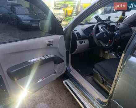 Серый Мицубиси Л 200, объемом двигателя 2.48 л и пробегом 270 тыс. км за 12500 $, фото 2 на Automoto.ua