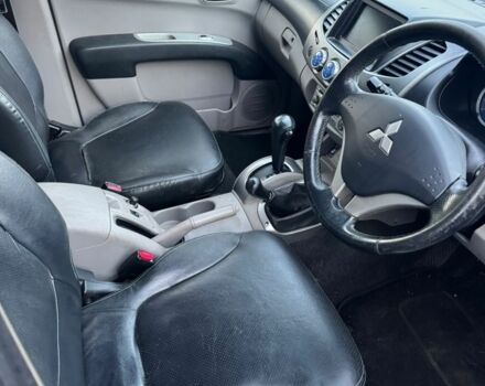 Серый Мицубиси Л 200, объемом двигателя 2.5 л и пробегом 116 тыс. км за 6384 $, фото 4 на Automoto.ua