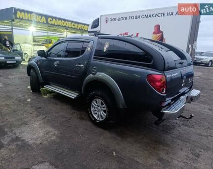 Серый Мицубиси Л 200, объемом двигателя 2.48 л и пробегом 270 тыс. км за 12500 $, фото 3 на Automoto.ua