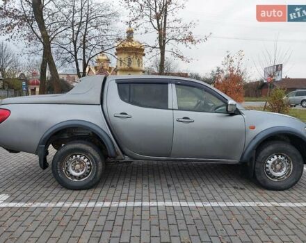 Серый Мицубиси Л 200, объемом двигателя 2.48 л и пробегом 397 тыс. км за 9000 $, фото 6 на Automoto.ua