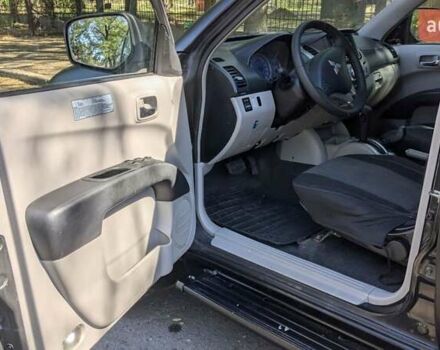 Серый Мицубиси Л 200, объемом двигателя 2.48 л и пробегом 291 тыс. км за 11999 $, фото 2 на Automoto.ua