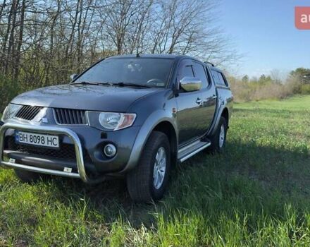 Серый Мицубиси Л 200, объемом двигателя 2.48 л и пробегом 234 тыс. км за 13000 $, фото 9 на Automoto.ua