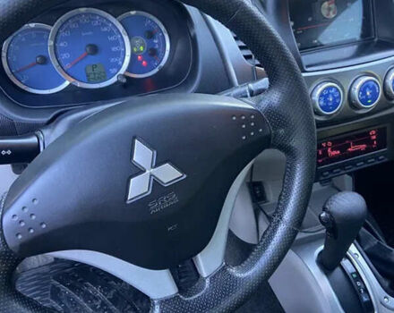 Серый Мицубиси Л 200, объемом двигателя 2.48 л и пробегом 252 тыс. км за 13700 $, фото 6 на Automoto.ua