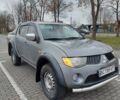 Серый Мицубиси Л 200, объемом двигателя 2.48 л и пробегом 397 тыс. км за 9000 $, фото 1 на Automoto.ua