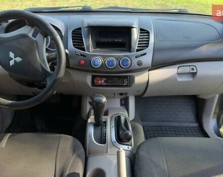 Серый Мицубиси Л 200, объемом двигателя 2.48 л и пробегом 234 тыс. км за 13000 $, фото 33 на Automoto.ua
