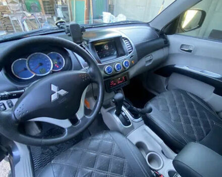 Серый Мицубиси Л 200, объемом двигателя 2.48 л и пробегом 252 тыс. км за 13700 $, фото 7 на Automoto.ua