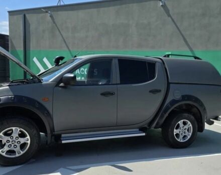 Серый Мицубиси Л 200, объемом двигателя 2 л и пробегом 244 тыс. км за 3600 $, фото 5 на Automoto.ua