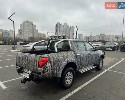 Серый Мицубиси Л 200, объемом двигателя 0 л и пробегом 250 тыс. км за 14999 $, фото 4 на Automoto.ua