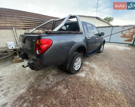 Серый Мицубиси Л 200, объемом двигателя 2.48 л и пробегом 252 тыс. км за 13700 $, фото 8 на Automoto.ua