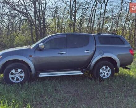 Серый Мицубиси Л 200, объемом двигателя 2.48 л и пробегом 234 тыс. км за 13000 $, фото 11 на Automoto.ua