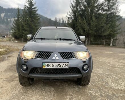 Сірий Міцубісі Л 200, об'ємом двигуна 2.5 л та пробігом 376 тис. км за 12400 $, фото 3 на Automoto.ua