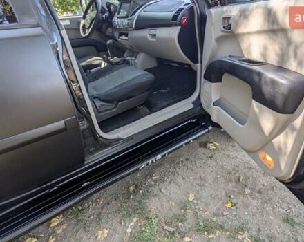 Серый Мицубиси Л 200, объемом двигателя 2.48 л и пробегом 291 тыс. км за 11999 $, фото 3 на Automoto.ua