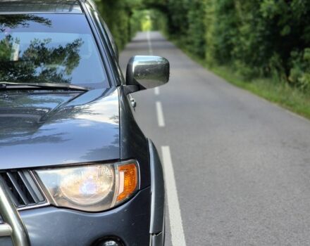 Серый Мицубиси Л 200, объемом двигателя 2.5 л и пробегом 300 тыс. км за 14000 $, фото 10 на Automoto.ua