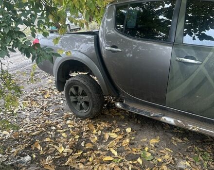 Серый Мицубиси Л 200, объемом двигателя 2.5 л и пробегом 200 тыс. км за 7850 $, фото 2 на Automoto.ua