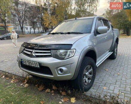 Серый Мицубиси Л 200, объемом двигателя 2.48 л и пробегом 180 тыс. км за 12200 $, фото 9 на Automoto.ua