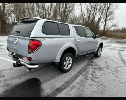 Серый Мицубиси Л 200, объемом двигателя 2.5 л и пробегом 155 тыс. км за 7888 $, фото 1 на Automoto.ua