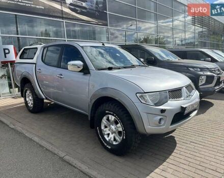 Сірий Міцубісі Л 200, об'ємом двигуна 2.48 л та пробігом 150 тис. км за 18900 $, фото 2 на Automoto.ua