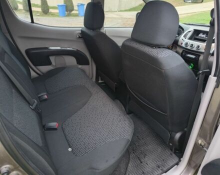 Серый Мицубиси Л 200, объемом двигателя 2.5 л и пробегом 251 тыс. км за 15500 $, фото 5 на Automoto.ua