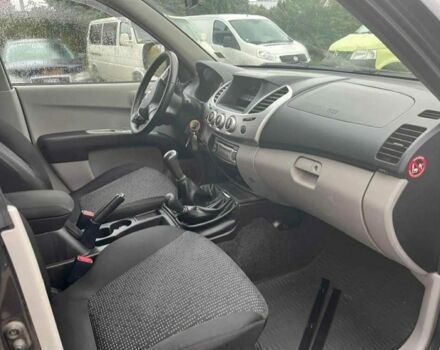 Серый Мицубиси Л 200, объемом двигателя 2.5 л и пробегом 230 тыс. км за 5000 $, фото 11 на Automoto.ua